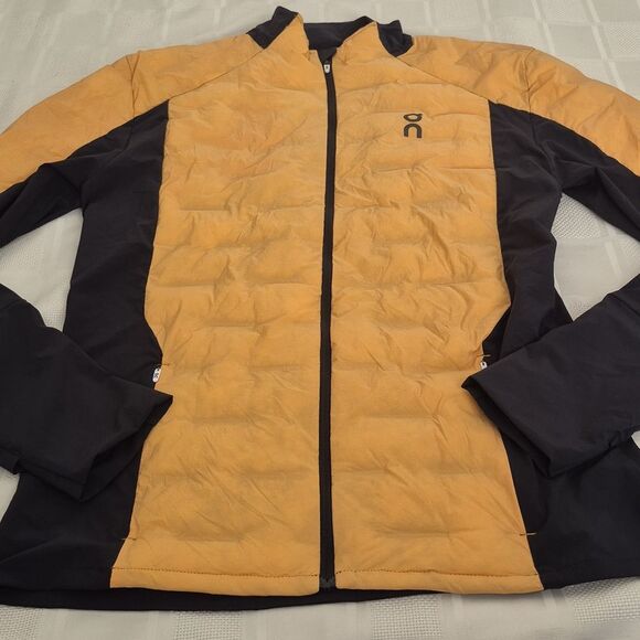 On Running Men's Climate Jacket in Yellow and Black - Picture 15 of 16
